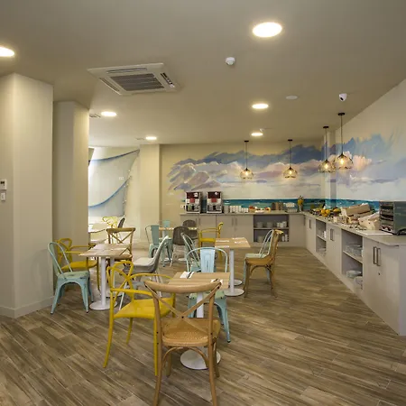 Casual Del Mar فندق 3*